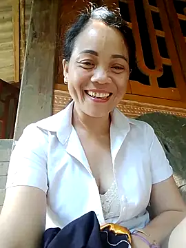 Snapshot of molly-xx chatting on May 14, 9:27 am molly-xx online show from May 14, 9:27 am
