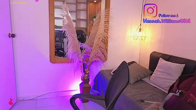 Hanna Williams   online show from March 1, 2:57 am