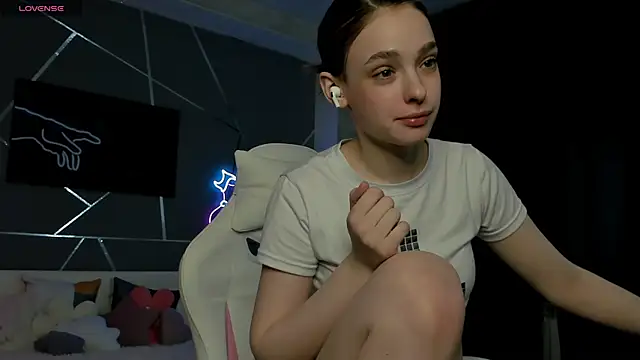 naomi reiss online show from May 26, 1:23 am