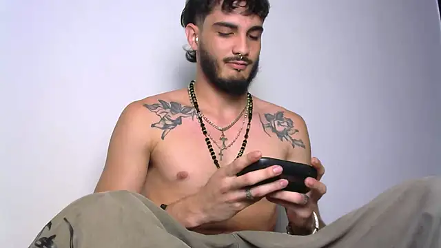 LovexJuxn8 online show from February 22, 11:58 pm