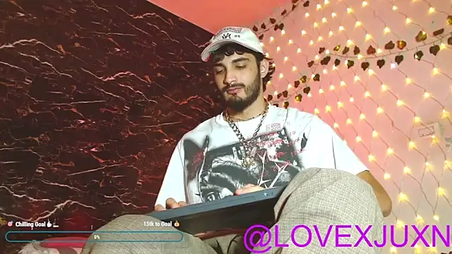 Snapshot of LovexJuxn8 chatting on May 5, 1:24 am LovexJuxn8 online show from May 5, 1:24 am