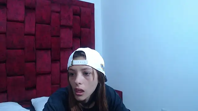 Snapshot of barby_jones25 chatting on April 28, 12:54 pm barby jones25 online show from April 28, 12:54 pm