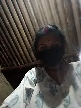 Snapshot of Desi_Couple_P chatting on April 21, 3:28 pm Desi Couple P online show from April 21, 3:28 pm