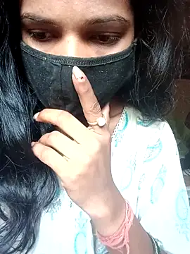 Snapshot of Desi_Couple_P chatting on April 29, 1:43 am Desi Couple P online show from April 29, 1:43 am