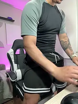 Snapshot of _robertobaggioo chatting on February 24, 12:47 pm robertobaggioo online show from February 24, 12:47 pm