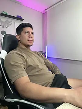 Snapshot of _robertobaggioo chatting on February 25, 12:15 pm robertobaggioo online show from February 25, 12:15 pm