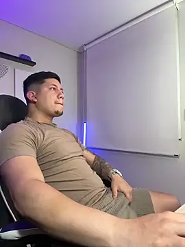 Snapshot of _robertobaggioo chatting on February 28, 6:36 am robertobaggioo online show from February 28, 6:36 am