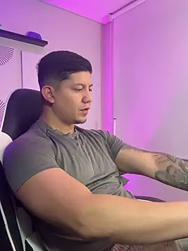 Snapshot of _robertobaggioo chatting on March 9, 12:53 pm robertobaggioo online show from March 9, 12:53 pm