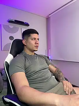 Snapshot of _robertobaggioo chatting on March 16, 12:20 pm robertobaggioo online show from March 16, 12:20 pm