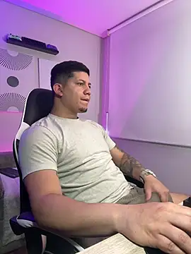 Snapshot of _robertobaggioo chatting on March 20, 12:32 pm robertobaggioo online show from March 20, 12:32 pm