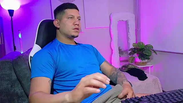  robertobaggioo online show from June 6, 11:37 am