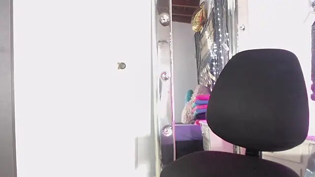 Snapshot of mailyn_gold chatting on May 12, 12:02 pm mailyn gold online show from May 12, 12:02 pm