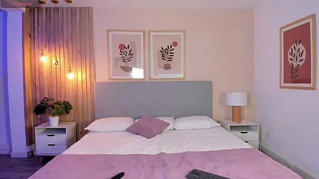 MoonofHades online show from March 11, 4:07 am