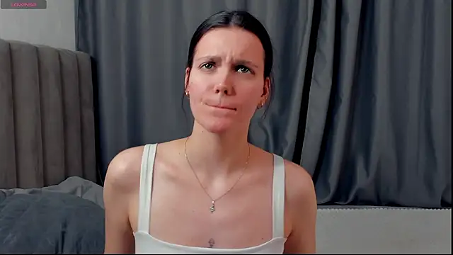 Snapshot of AnnettWildin chatting on March 11, 8:42 am AnnettWildin online show from March 11, 8:42 am