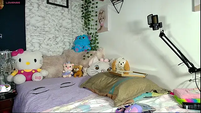 Yiyii online show from June 25, 12:42 pm