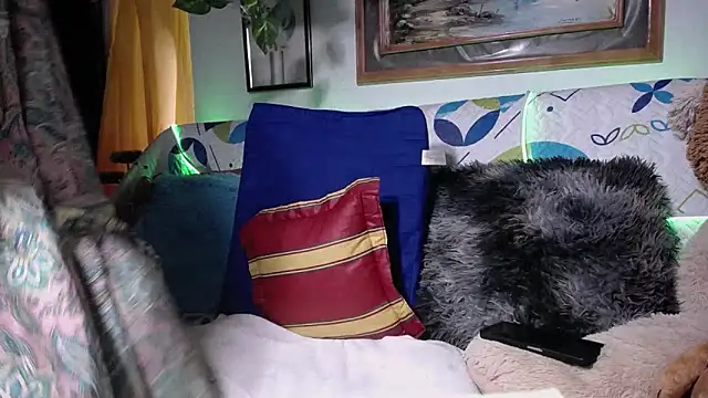 Snapshot of Merry-Olsen chatting on March 6, 8:27 pm Merry-Olsen online show from March 6, 8:27 pm