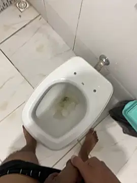 Snapshot of lopes22246 chatting on February 20, 1:35 am lopes22246 online show from February 20, 1:35 am