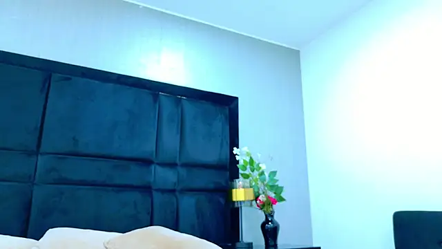 HollyOlson online show from June 10, 7:35 pm