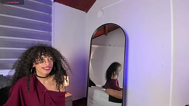 Snapshot of Tamia_25 chatting on June 21, 1:08 am Tamia 25 online show from June 21, 1:08 am