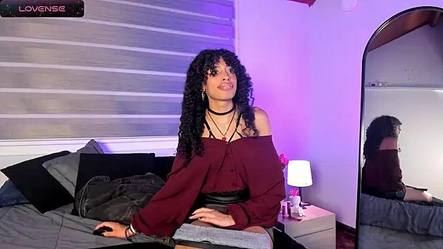 Snapshot of Tamia_25 chatting on July 1, 7:57 pm Tamia 25 online show from July 1, 7:57 pm