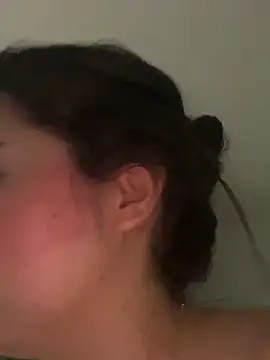 Snapshot of alyabelova chatting on June 22, 2:57 am alyabelova online show from June 22, 2:57 am