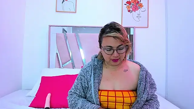 DariaLuca online show from April 24, 11:45 am