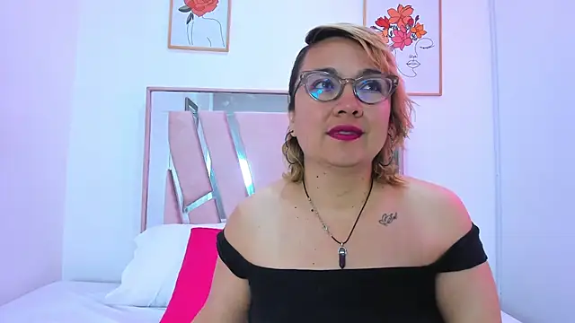 DariaLuca online show from April 28, 11:37 am