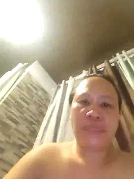 Snapshot of squirtshantal chatting on May 3, 9:48 am squirtshantal online show from May 3, 9:48 am