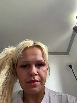 BlondeMilfXo online show from May 14, 10:22 am