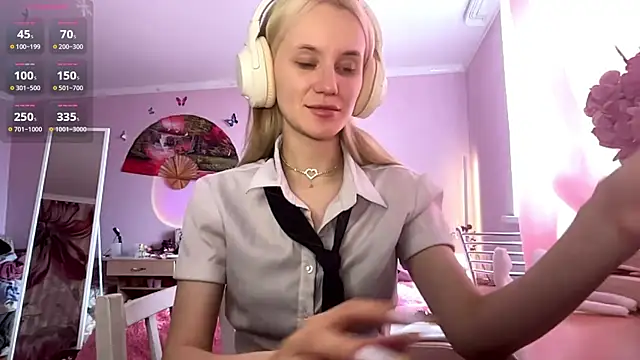 MelissaZaria online show from May 17, 7:39 am