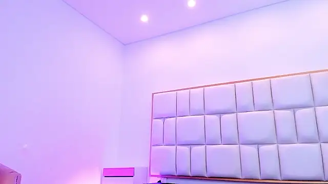 Violetta-foxx online show from February 28, 7:37 pm