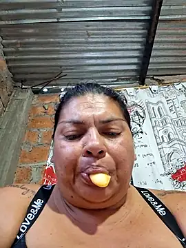 Snapshot of Juli_Powl chatting on May 7, 10:48 pm Juli Powl online show from May 7, 10:48 pm