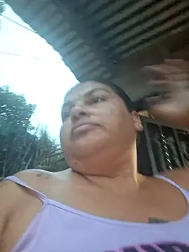 Snapshot of Juli_Powl chatting on May 19, 10:32 am Juli Powl online show from May 19, 10:32 am