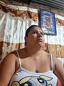 Snapshot of Juli_Powl chatting on May 20, 10:54 am Juli Powl online show from May 20, 10:54 am