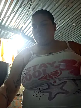 Snapshot of Juli_Powl chatting on May 21, 10:22 am Juli Powl online show from May 21, 10:22 am
