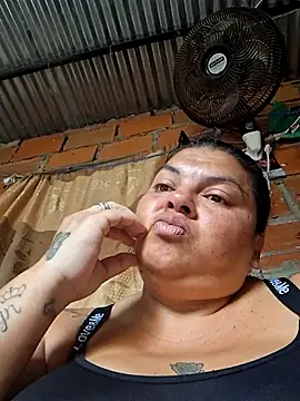 Snapshot of Juli_Powl chatting on May 29, 2:15 pm Juli Powl online show from May 29, 2:15 pm