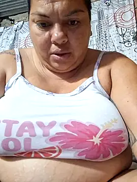 Snapshot of Juli_Powl chatting on June 10, 11:24 pm Juli Powl online show from June 10, 11:24 pm