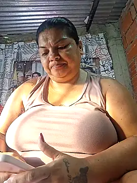 Snapshot of Juli_Powl chatting on July 24, 11:52 am Juli Powl online show from July 24, 11:52 am