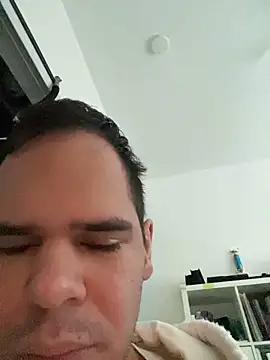 awesomemilkss online show from April 18, 11:38 pm