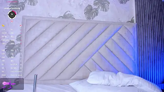 SarahRizof online show from May 7, 12:49 am