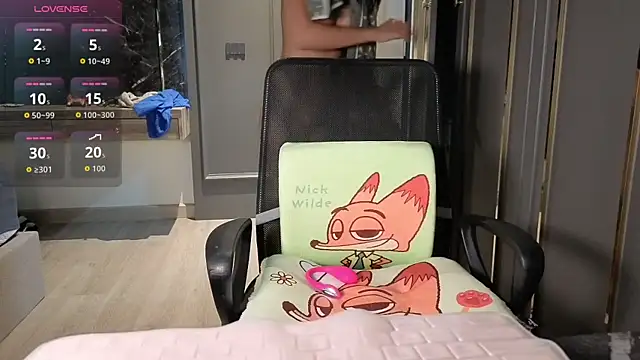 Alittleasaingirl online show from March 9, 11:42 pm