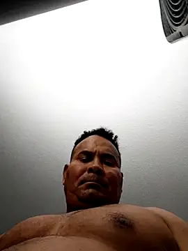 Snapshot of DriedupPharos chatting on February 12, 11:27 am DriedupPharos online show from February 12, 11:27 am