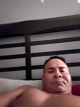 Snapshot of DriedupPharos chatting on February 14, 4:09 am DriedupPharos online show from February 14, 4:09 am