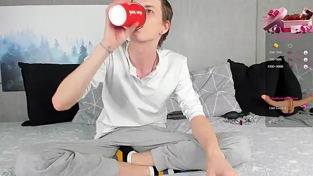 Snapshot of Erick_Wilson chatting on March 15, 9:16 pm Erick Wilson online show from March 15, 9:16 pm