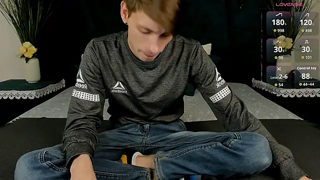 Snapshot of Erick_Wilson chatting on December 16, 11:48 am Erick Wilson online show from December 16, 11:48 am