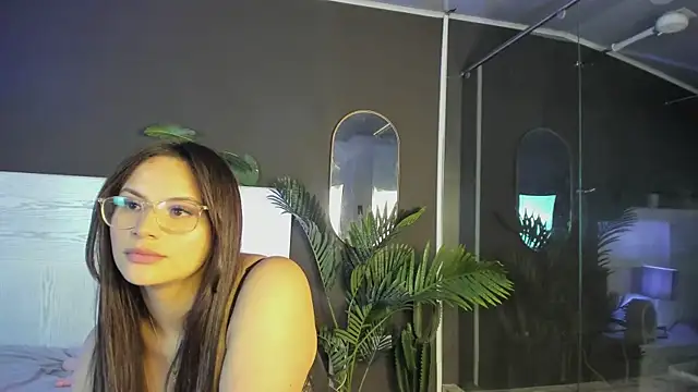 Mia noiir online show from May 6, 4:08 am