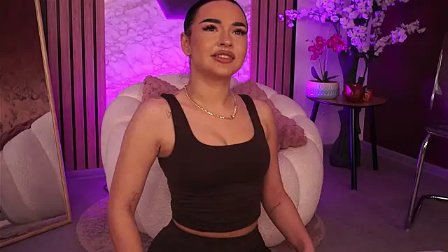 Snapshot of SashaLorrenz chatting on June 5, 2:23 pm SashaLorrenz online show from June 5, 2:23 pm