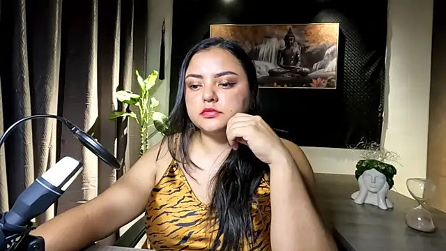 AzaraOnyx online show from May 26, 2:46 pm