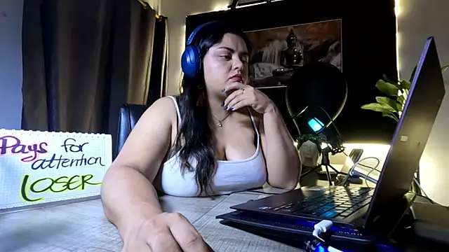 AzaraOnyx online show from June 9, 4:51 pm