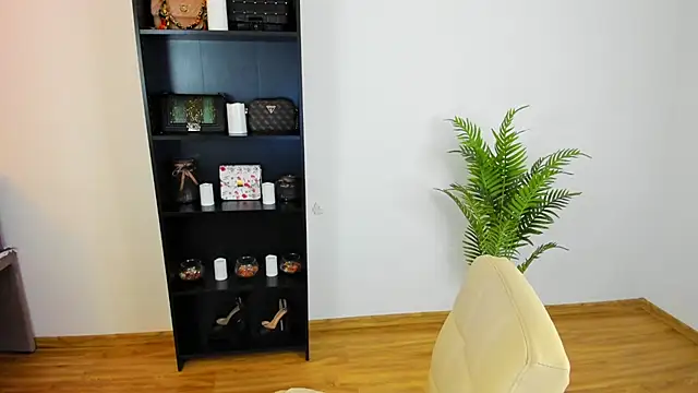 Snapshot of khloe_starrr chatting on July 18, 3:27 pm khloe starrr online show from July 18, 3:27 pm